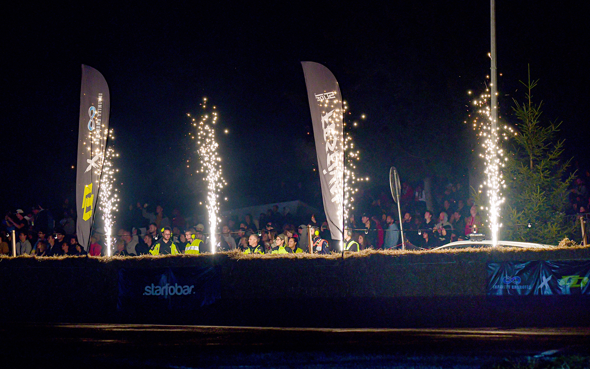 DB Event installe des machines à flammes pour le festival de drift à Pipay